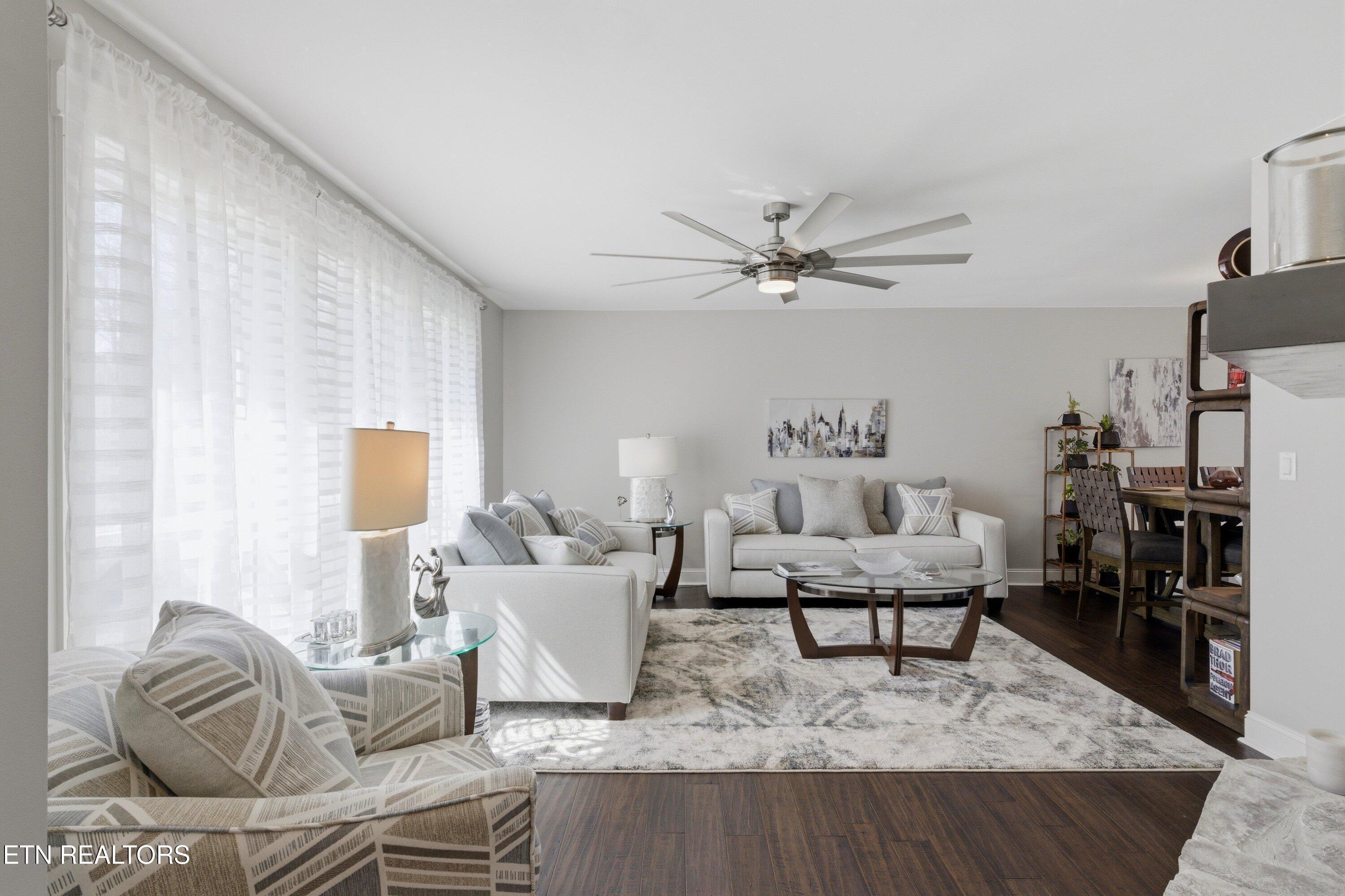 Image 3: Family Room