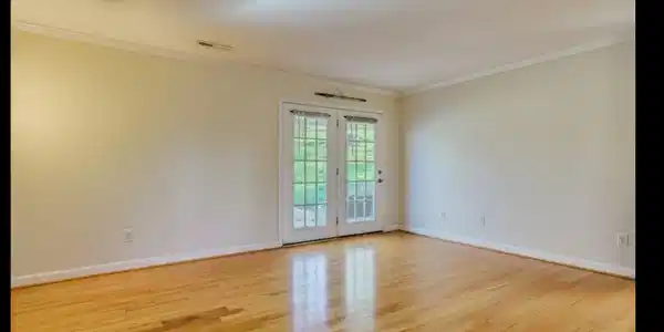 Image 4: living room