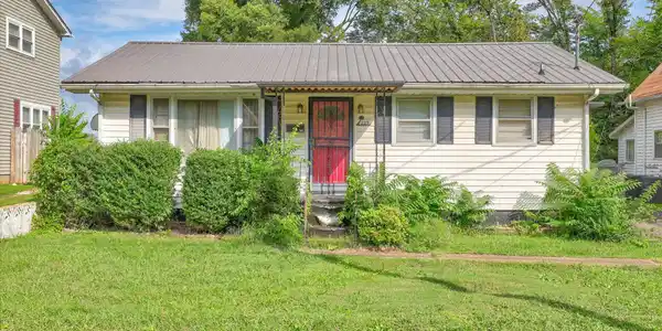 225 Hawthorne Ave