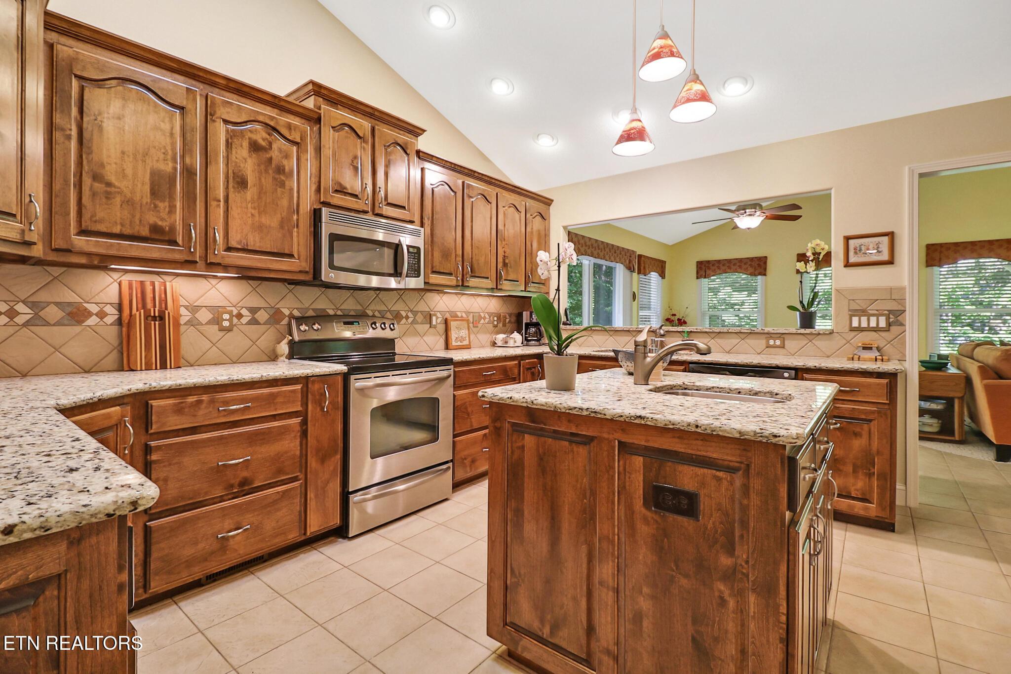 Image 2: Kitchen