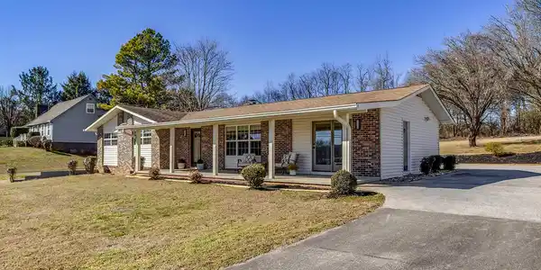 Image 3: Curb Appeal