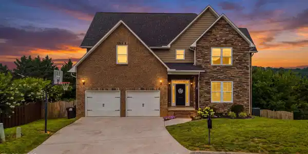 705 Huntcliff Lane