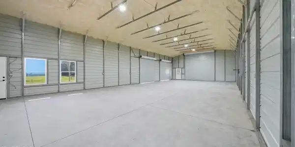 Image 3: 5668 TN-58 Interior-3