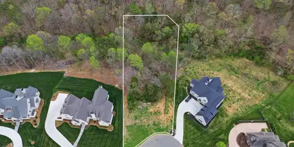 2226 Falcon Crest Lane