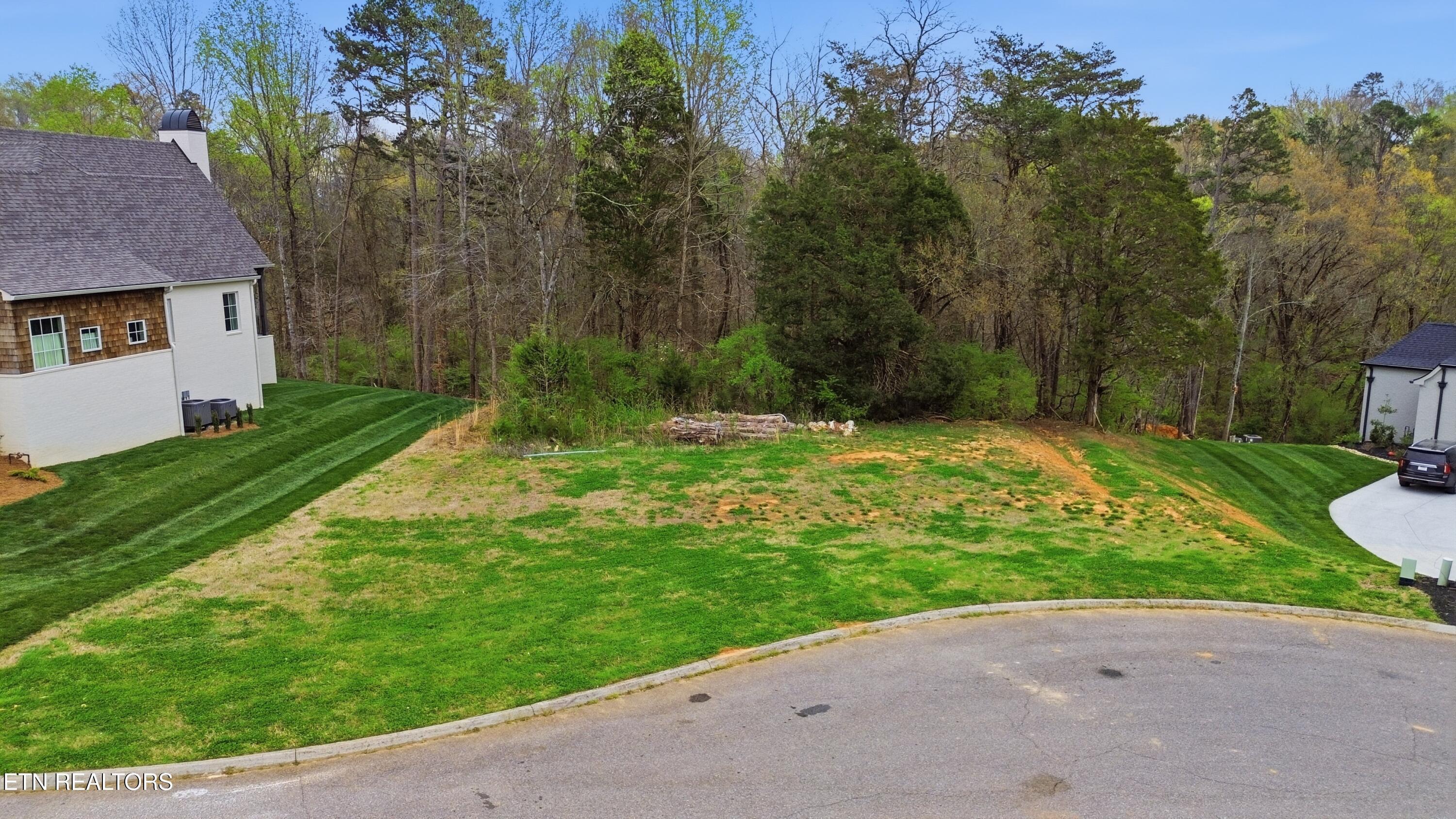 Image 2: 2226 Falcon Crest Ln