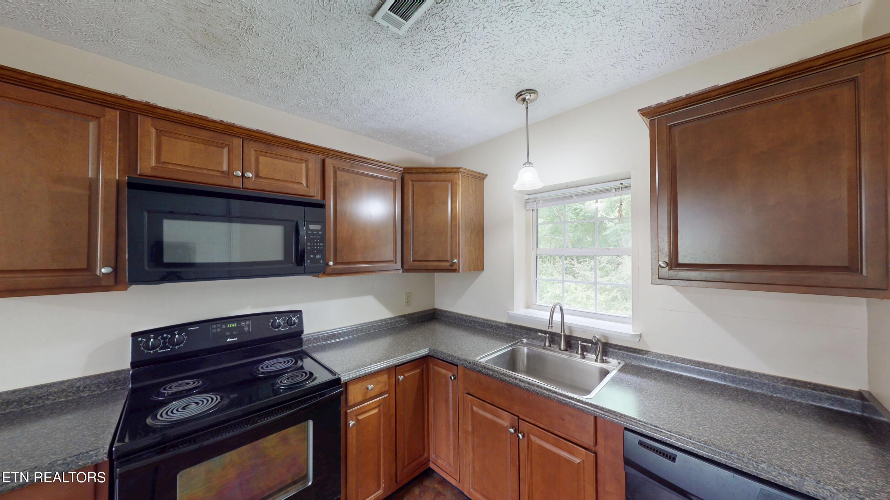 Image 3: 3-Kitchen 1