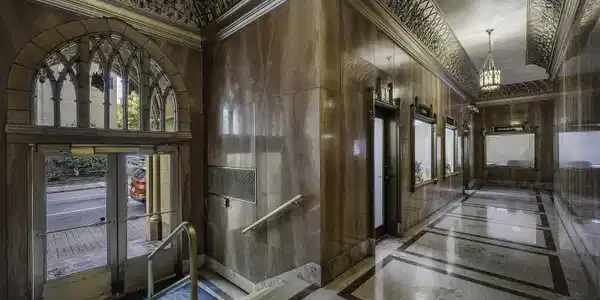 Image 3: Side entrance