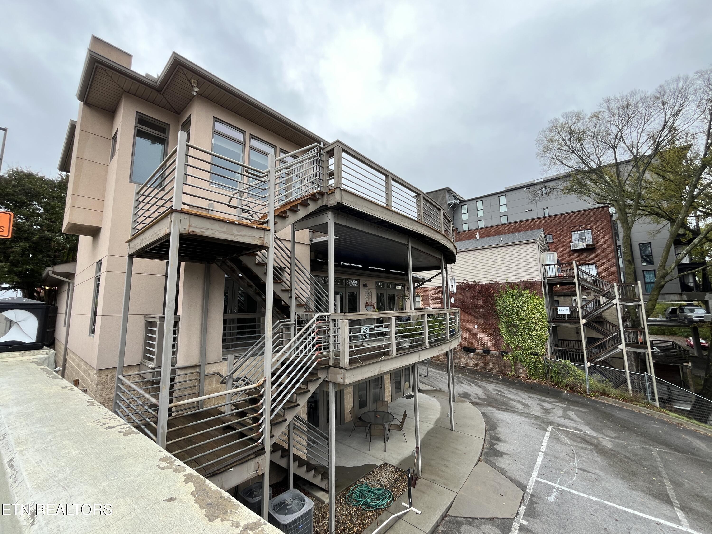 Image 4: South Elevation Decks