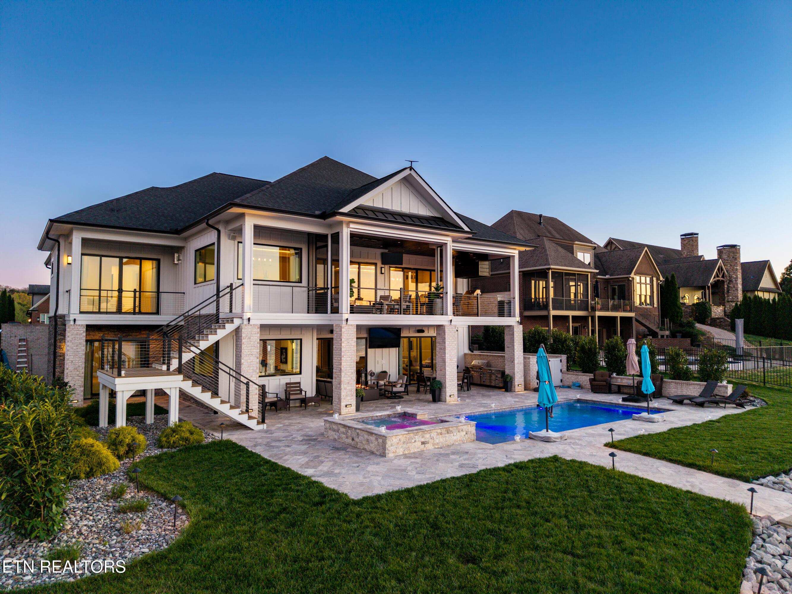 Image 3: 3742PromontoryPoint-25