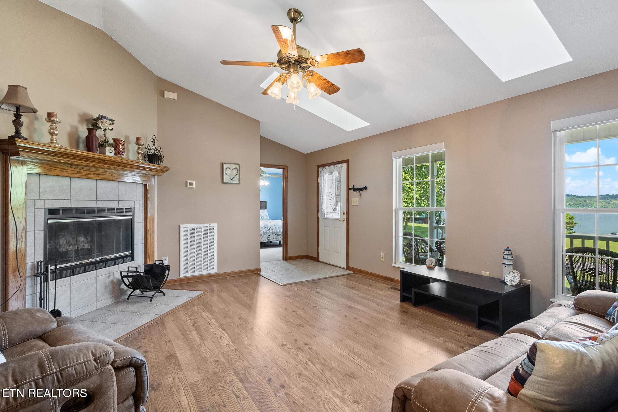 Image 4: 171 Cherokee Cir-2