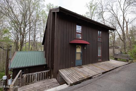 151 Lakeview Circle