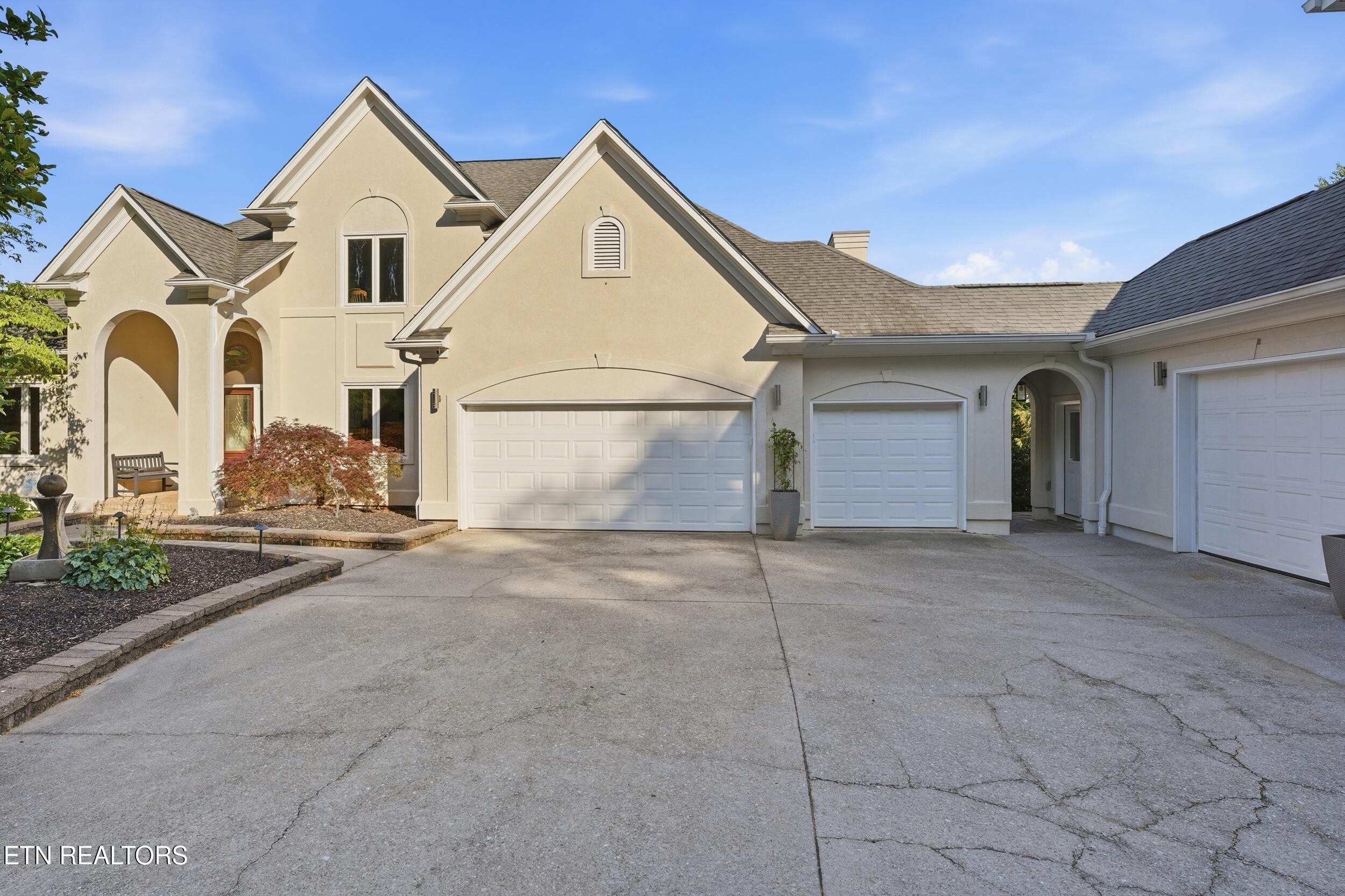 Image 4: Front of House