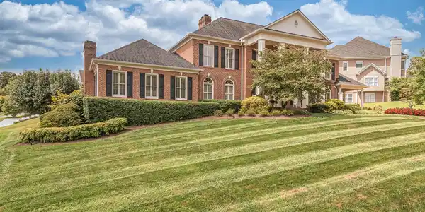 10304 N River Trail