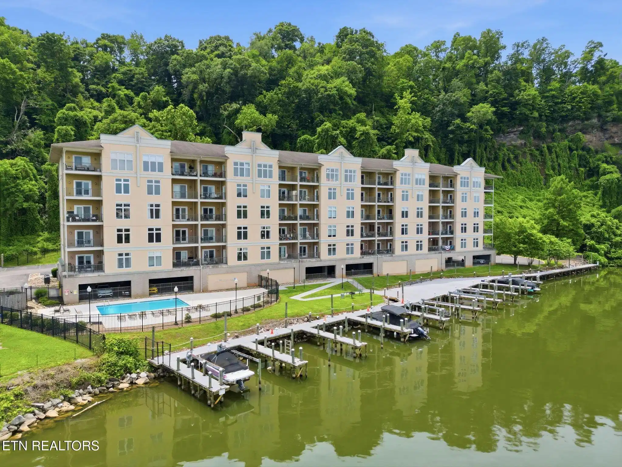 Image 1: Waterfront Condo