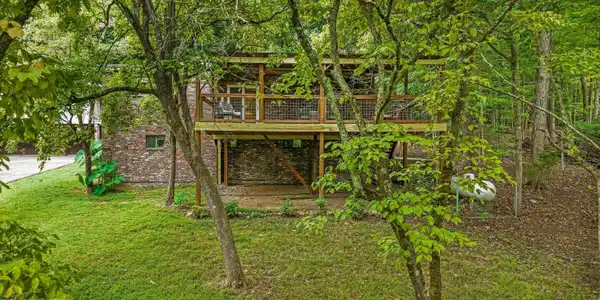Image 3: 03-211 Club House Dr 01