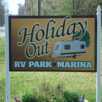 Image 3: Holiday Out Park