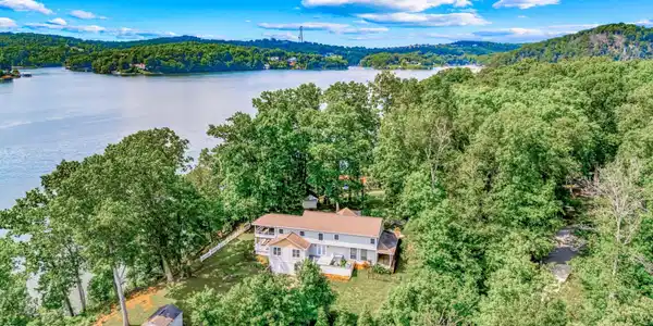 1121 Settlers Ln