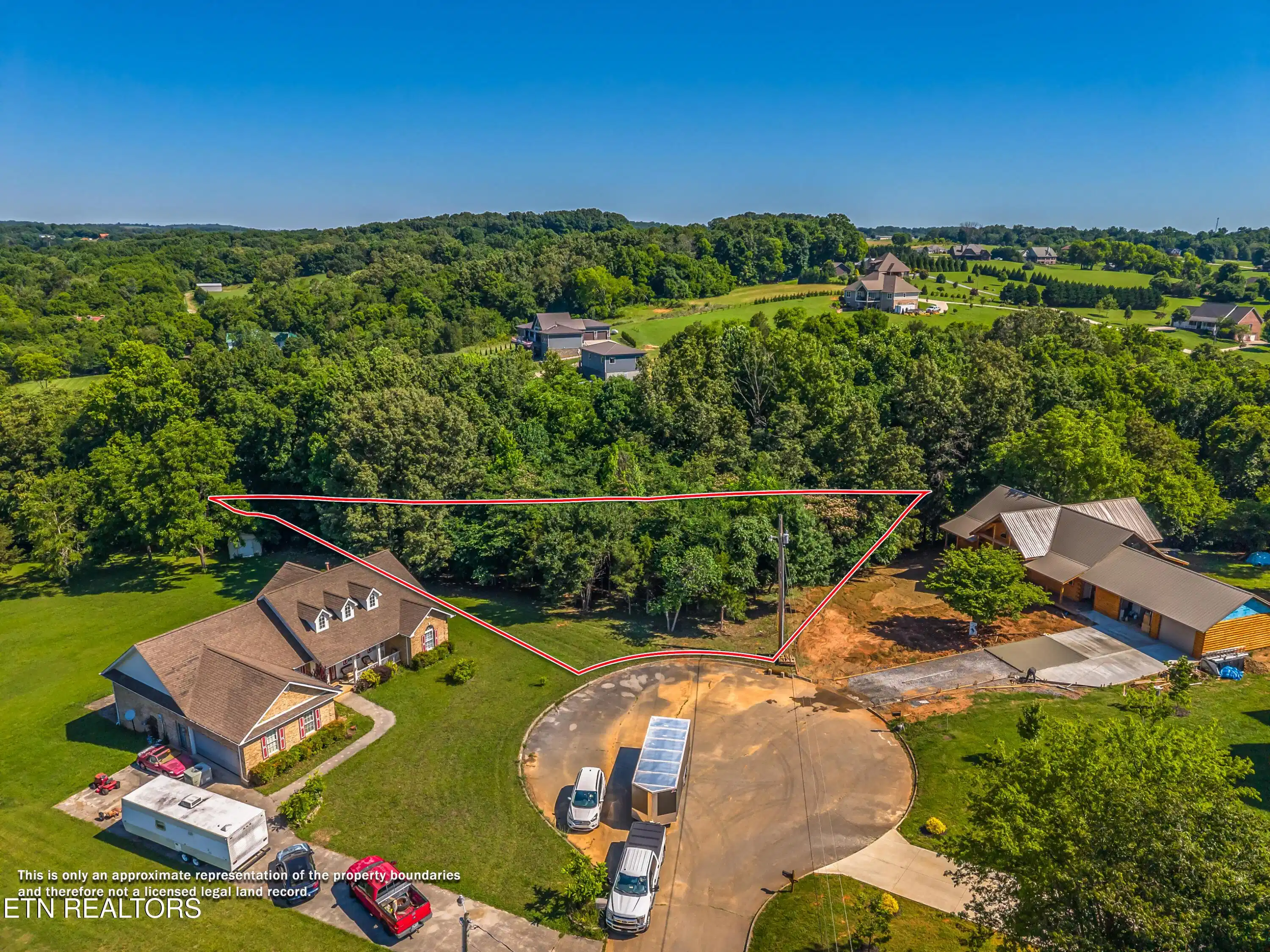 Image 1: 001-SullivanPointe-Dandridge-TN-37725-FU