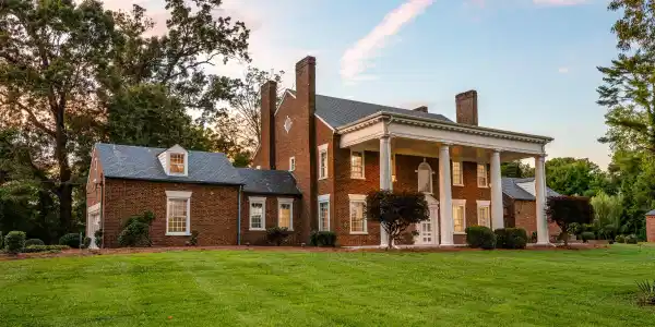 2112 Manor Drive