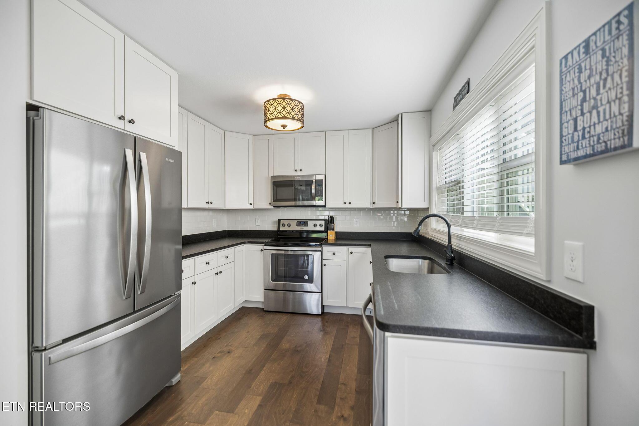 Image 4: Modern-Kitchen-Oversized-Fridge