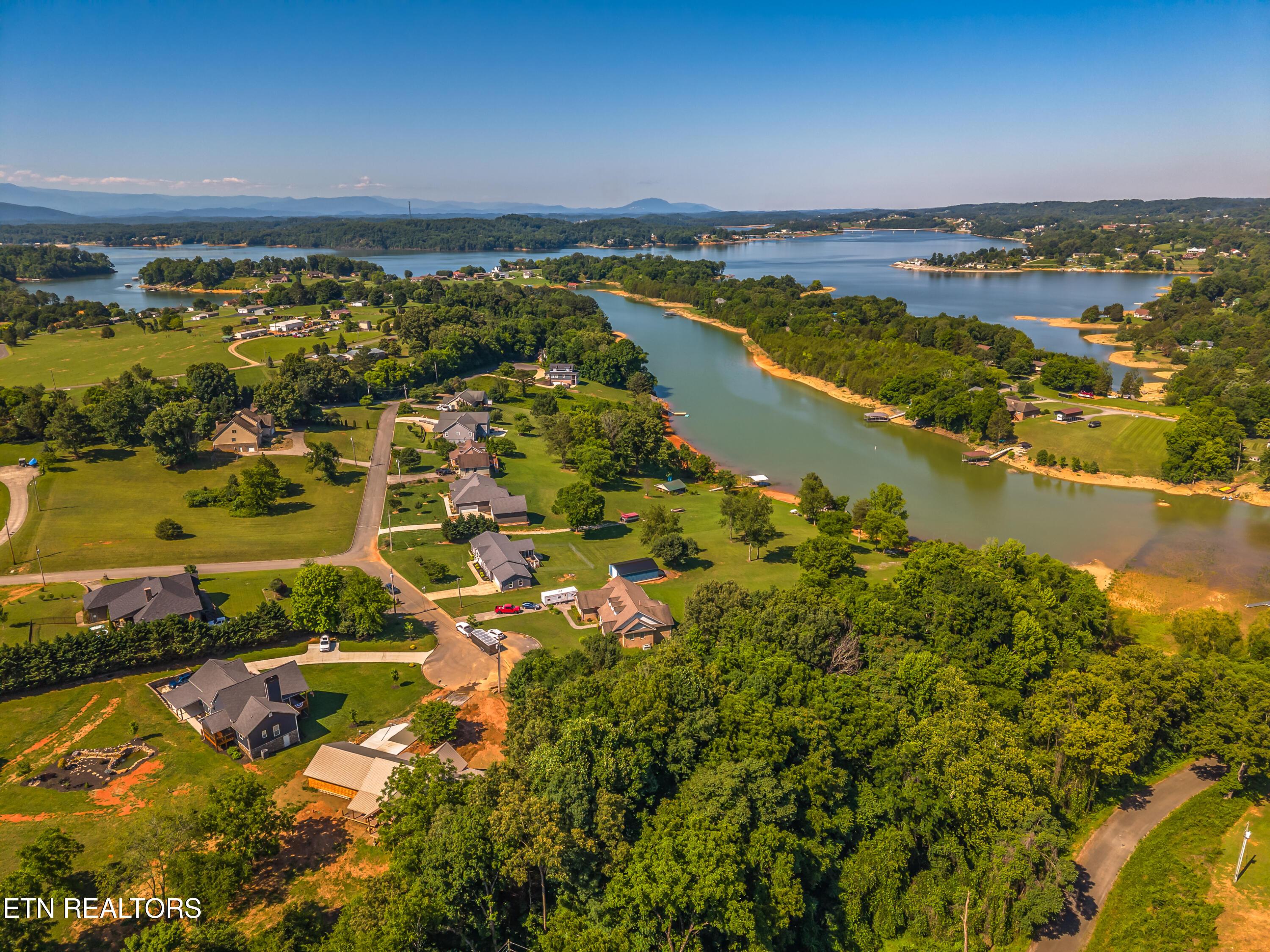 Image 3: 008-SullivanPointe-Dandridge-TN-37725-FU