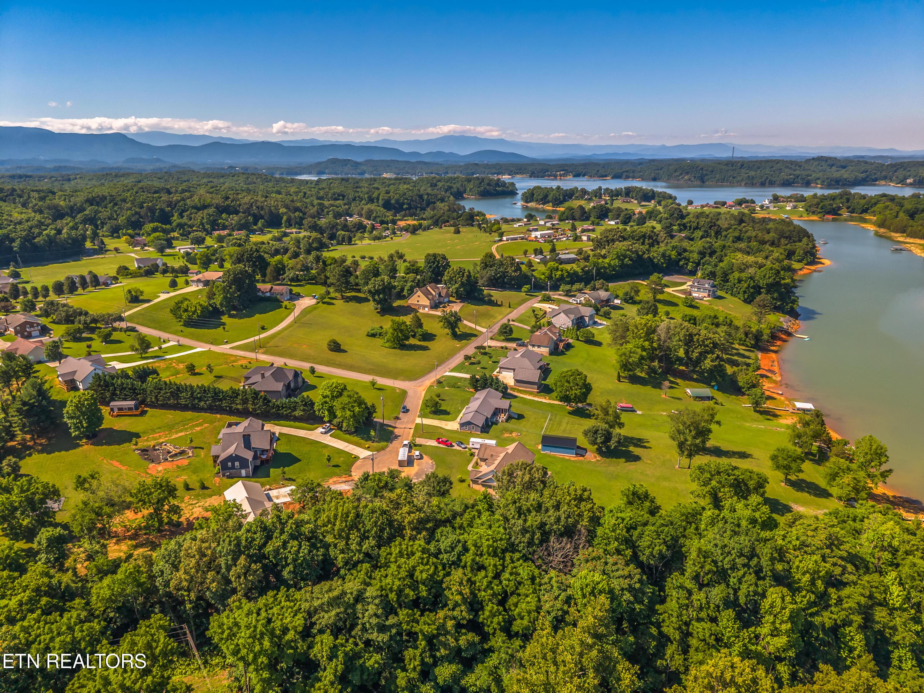 Image 4: 009-SullivanPointe-Dandridge-TN-37725-FU