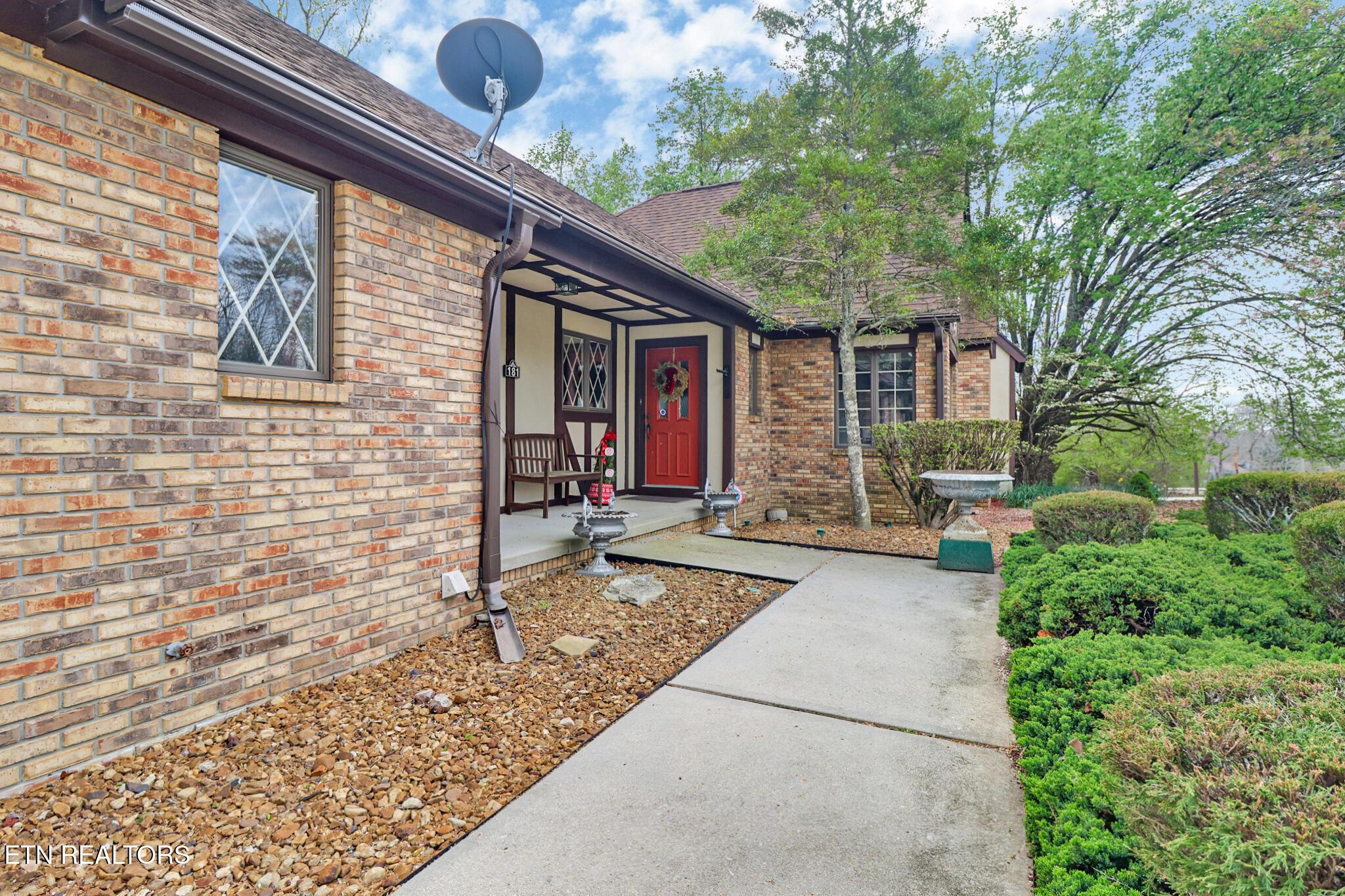 Image 2: FRONT ENTRY