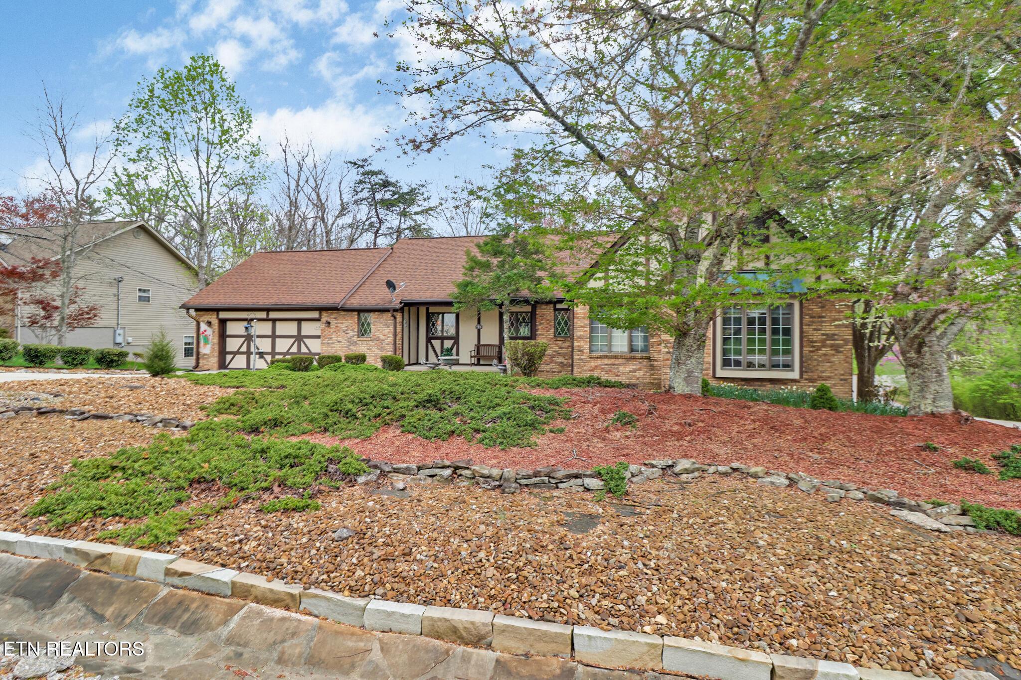 Image 3: BEAUTIFUL TUDOR STYLE HOME