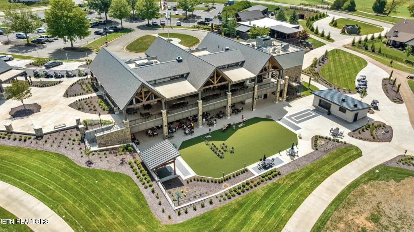 Image 4: Clubhouse