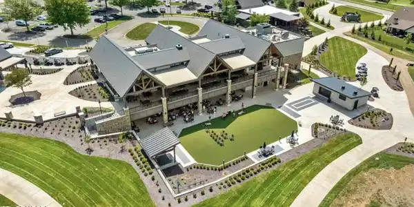 Image 4: Clubhouse