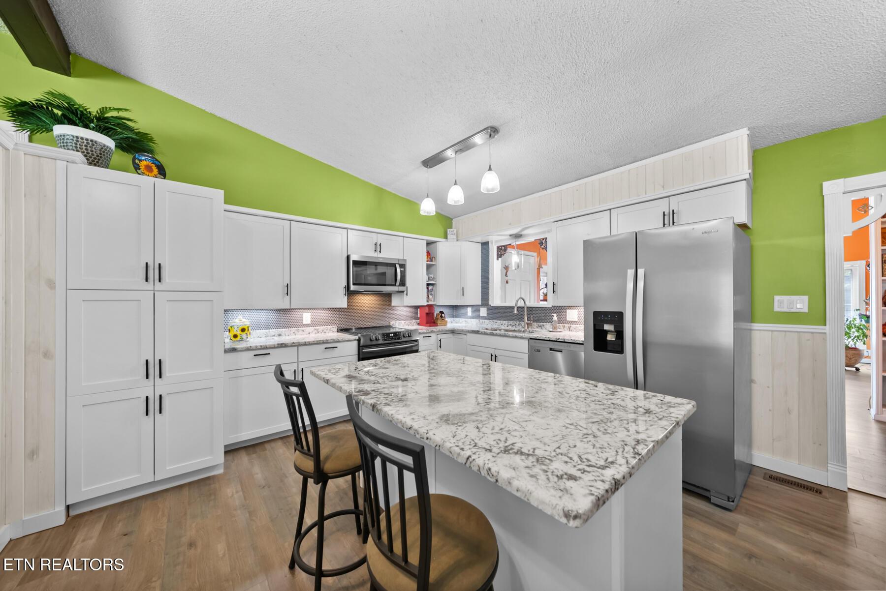 Image 2: 156 Dovenshire Drive