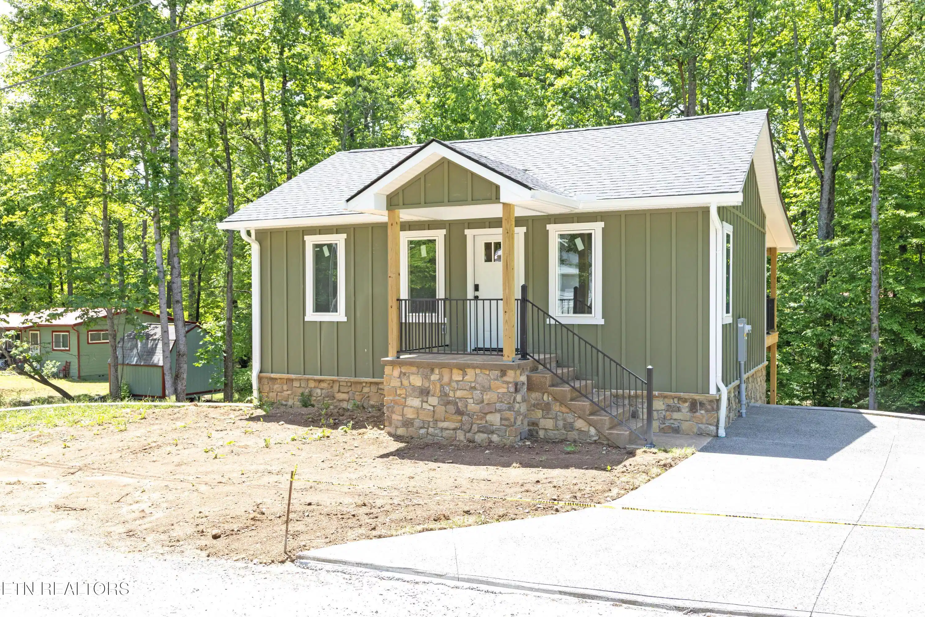 Image 1: New Construction in Apollo Shores