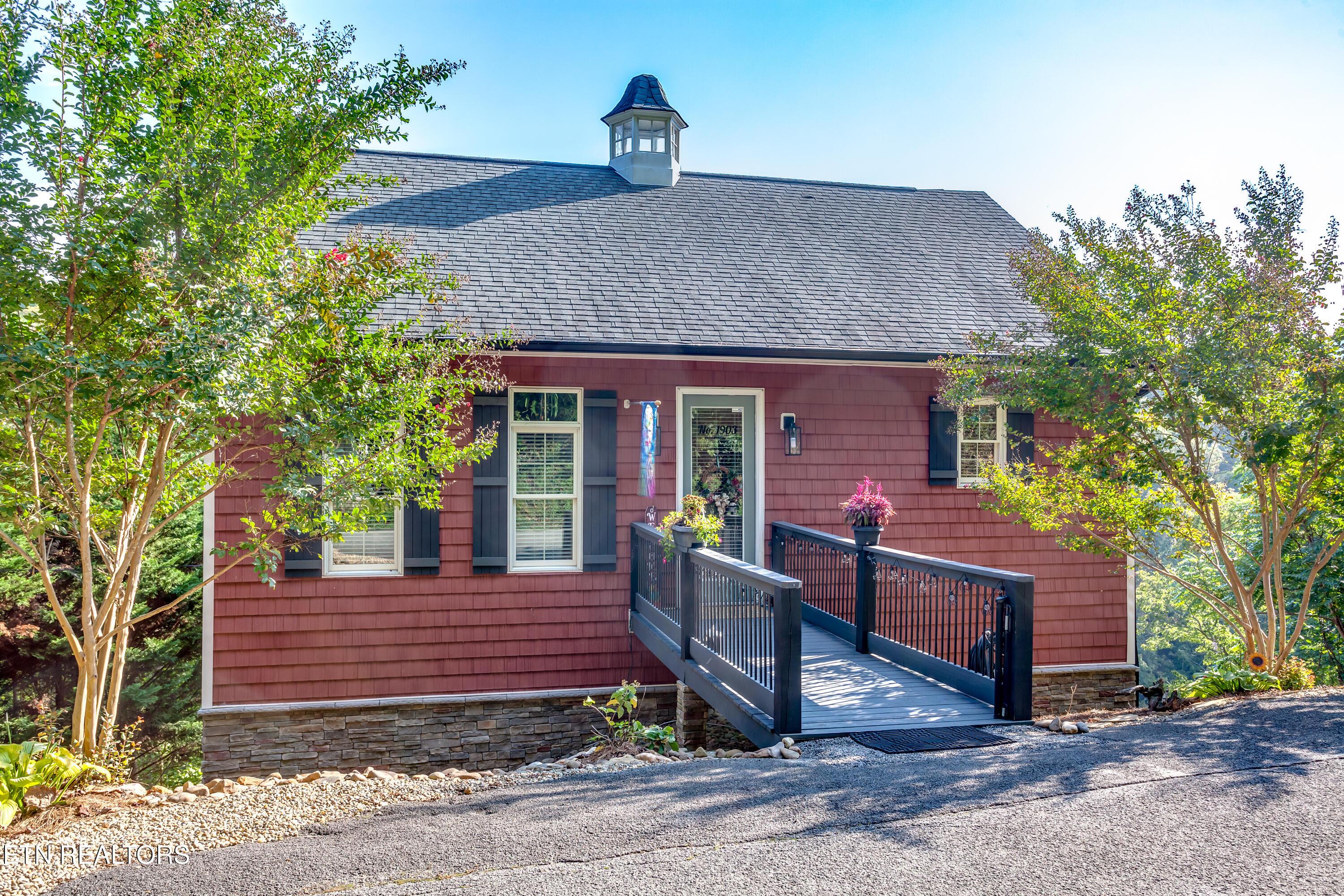 Image 2: 1903 Hickory pointe