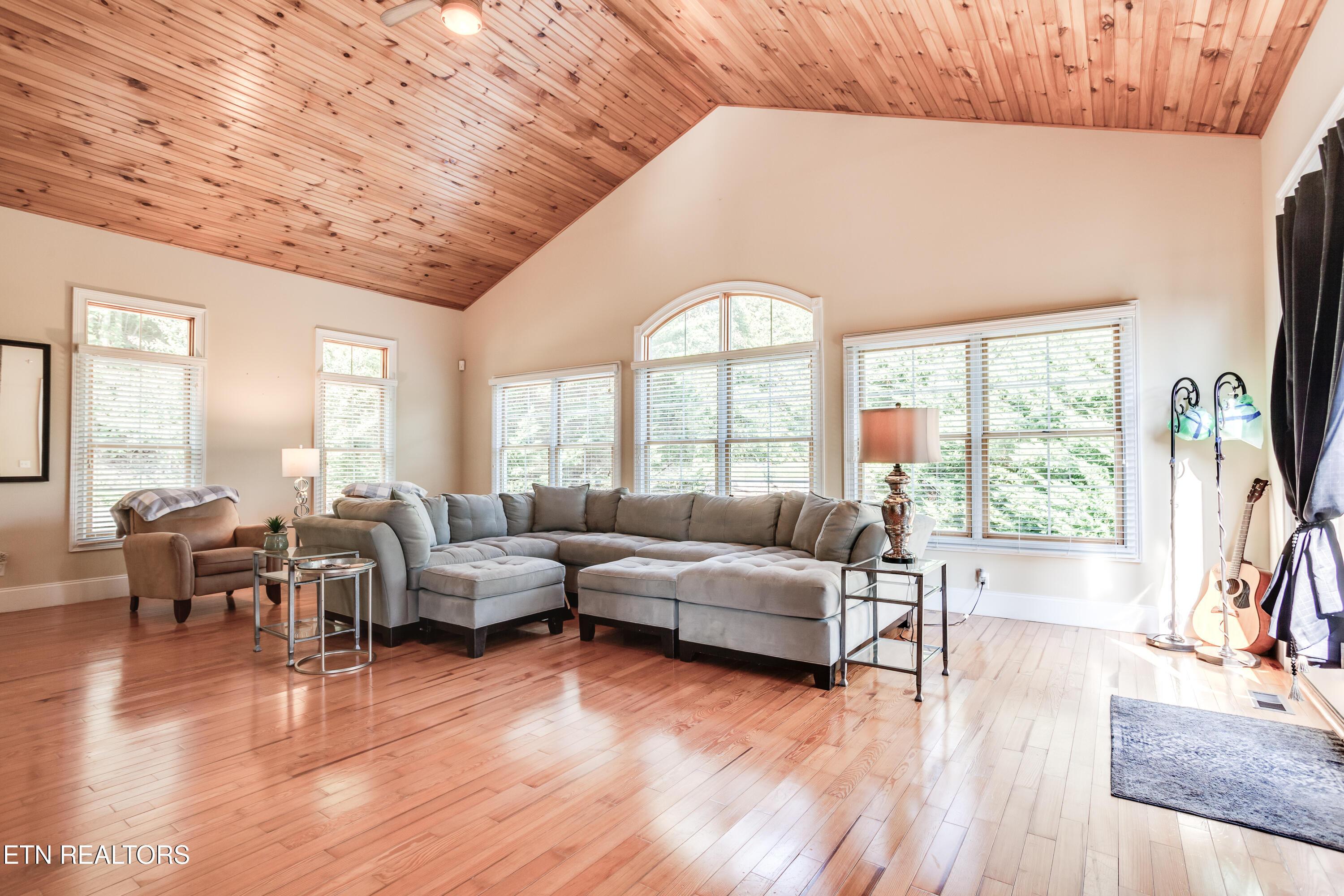 Image 4: Living RM