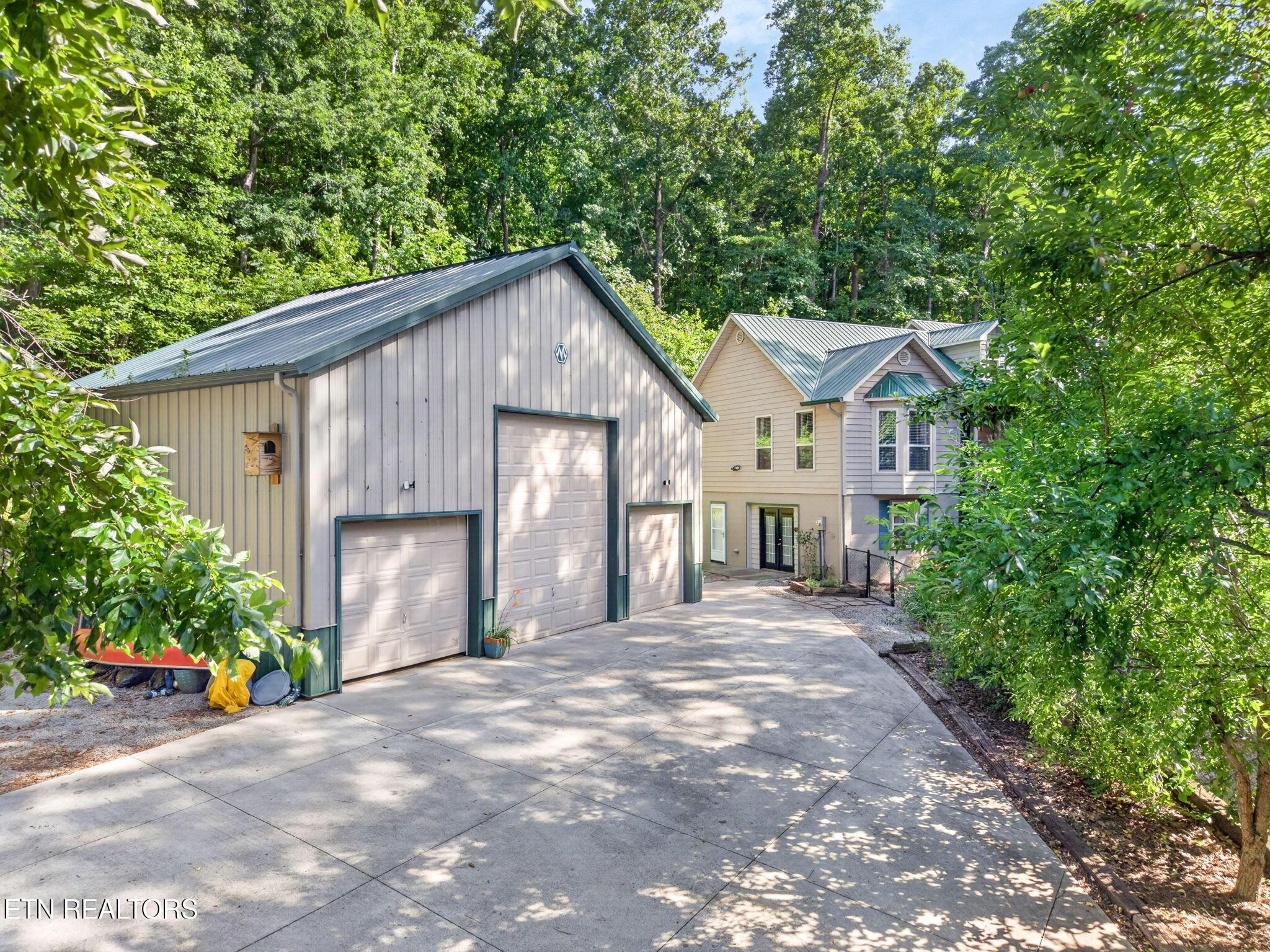 Image 2: 511 Lower River Rd
