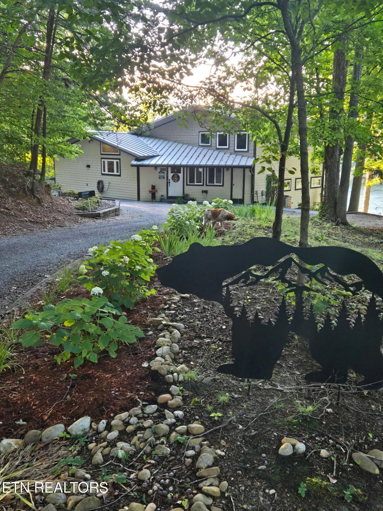 Image 3: Entrance to Property