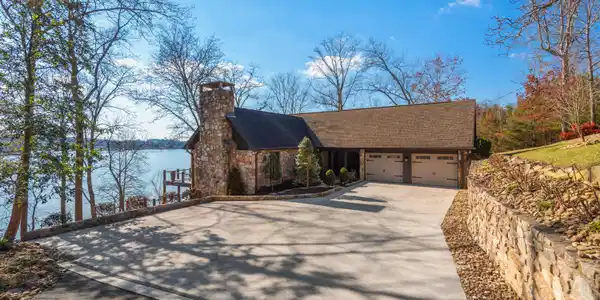 746 Twin Coves Circle