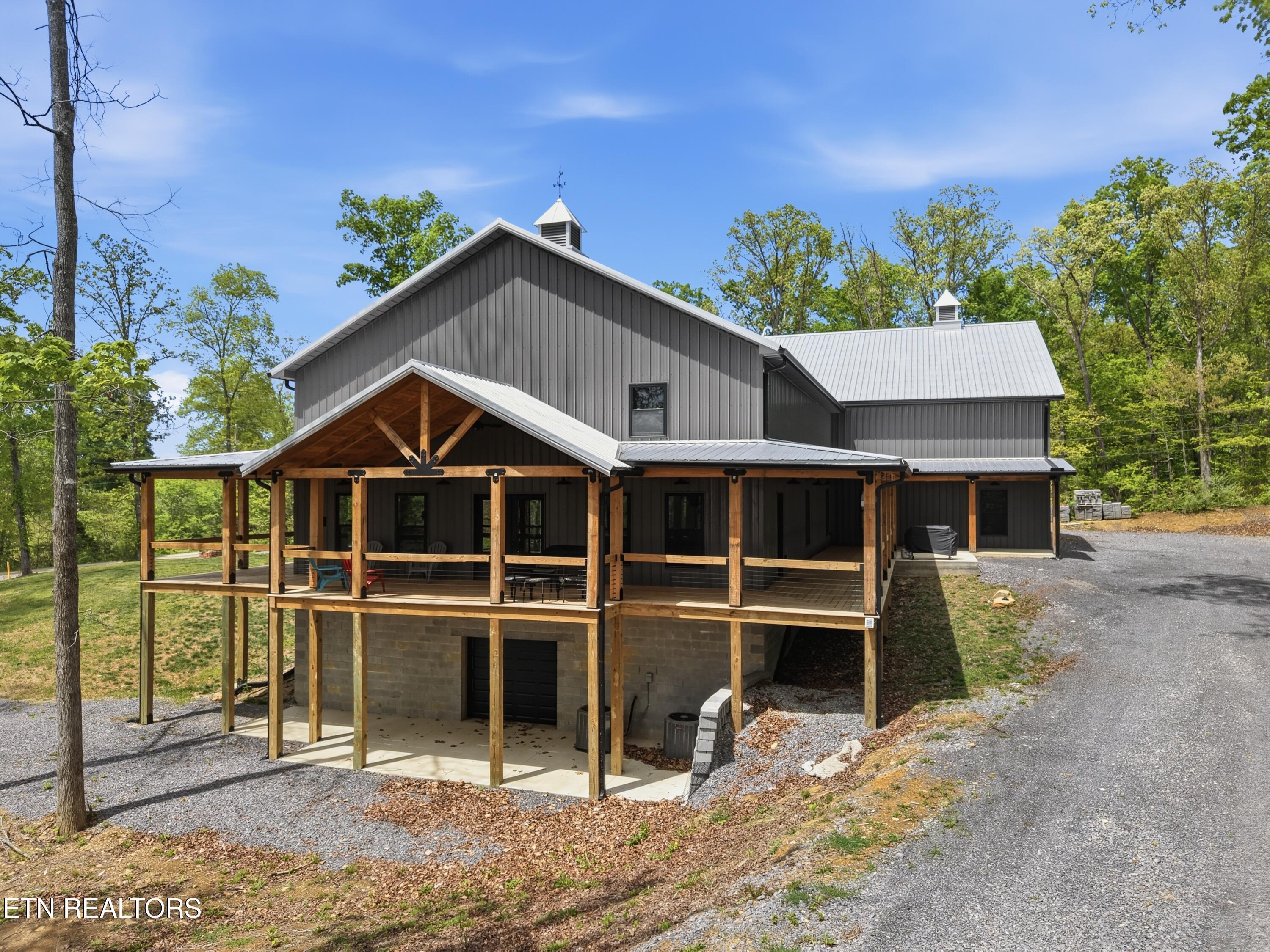 Image 1: 02-103_Martin_Ct_006