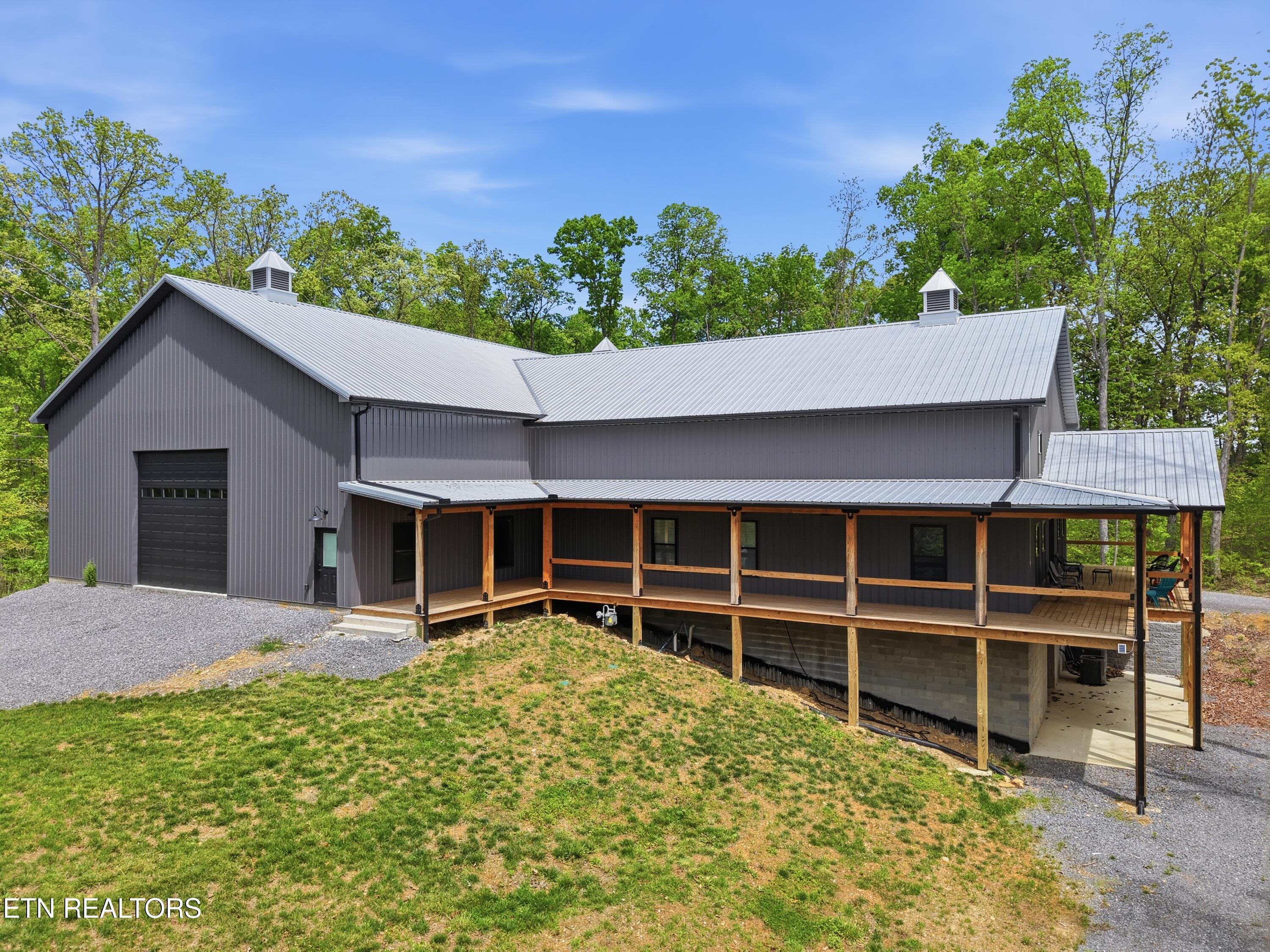 Image 3: 03-103_Martin_Ct_008