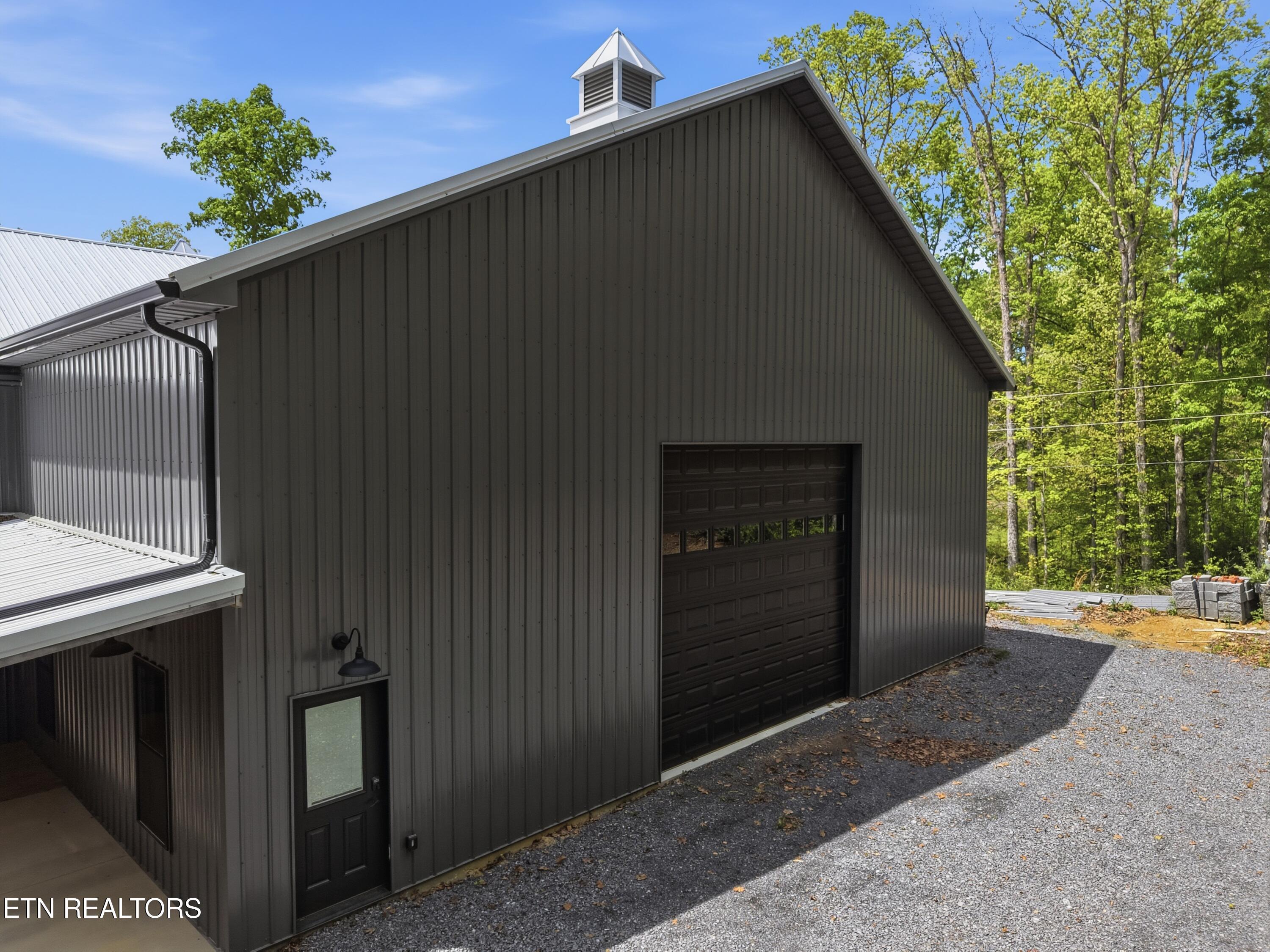 Image 4: 04-103_Martin_Ct_007