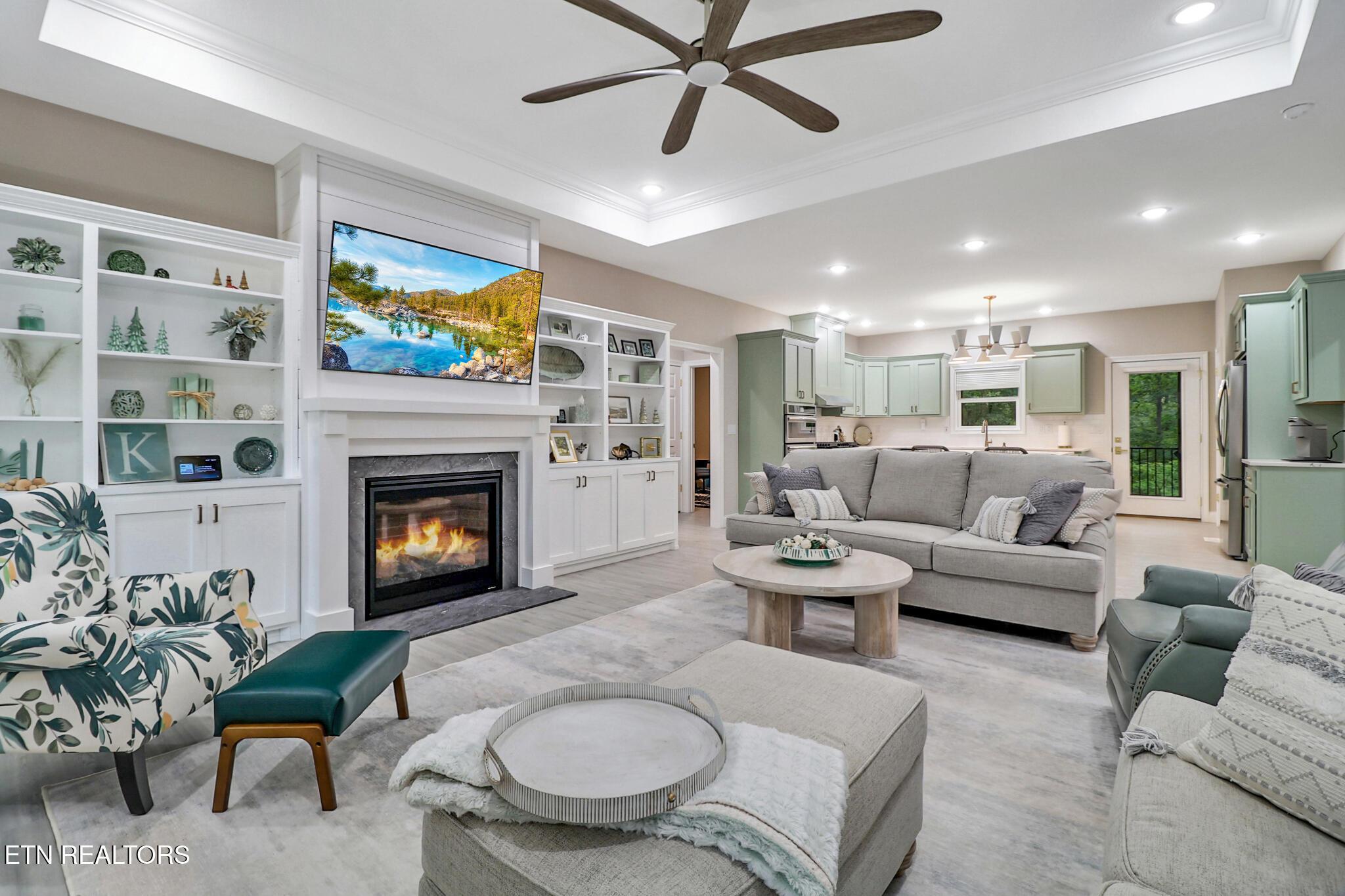 Image 2: Living area