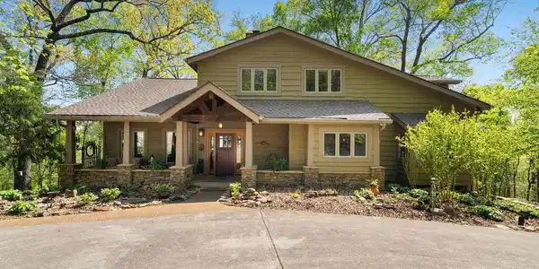 2232 Lakefront Drive