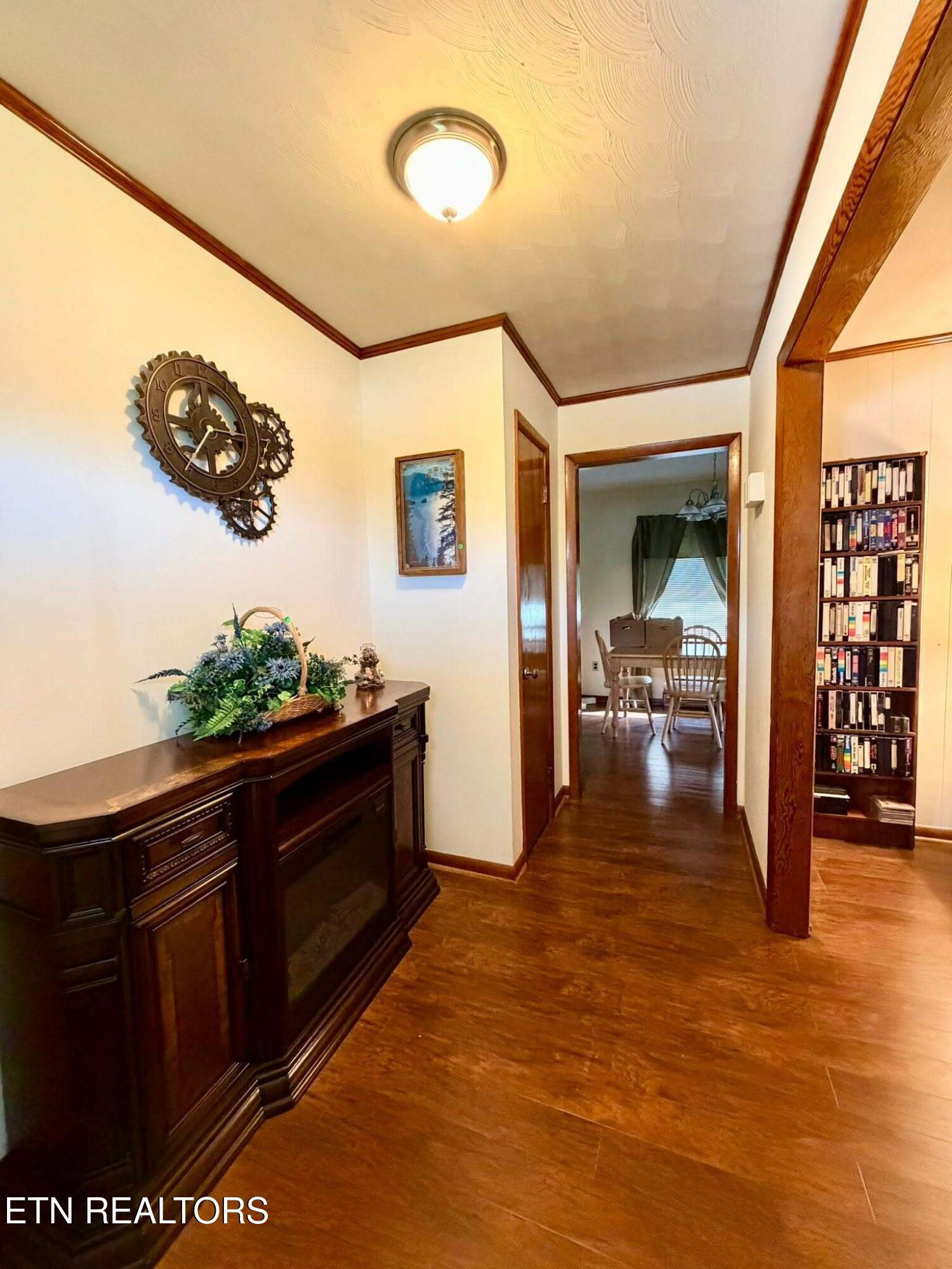 Image 3: Entry