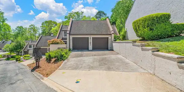 Image 2: 2-web-or-mls-1246 Orleans Drive-2 - Copy