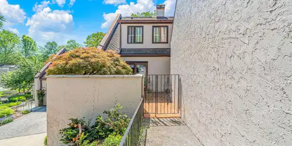 Image 3: 3-web-or-mls-1246 Orleans Drive-4 - Copy