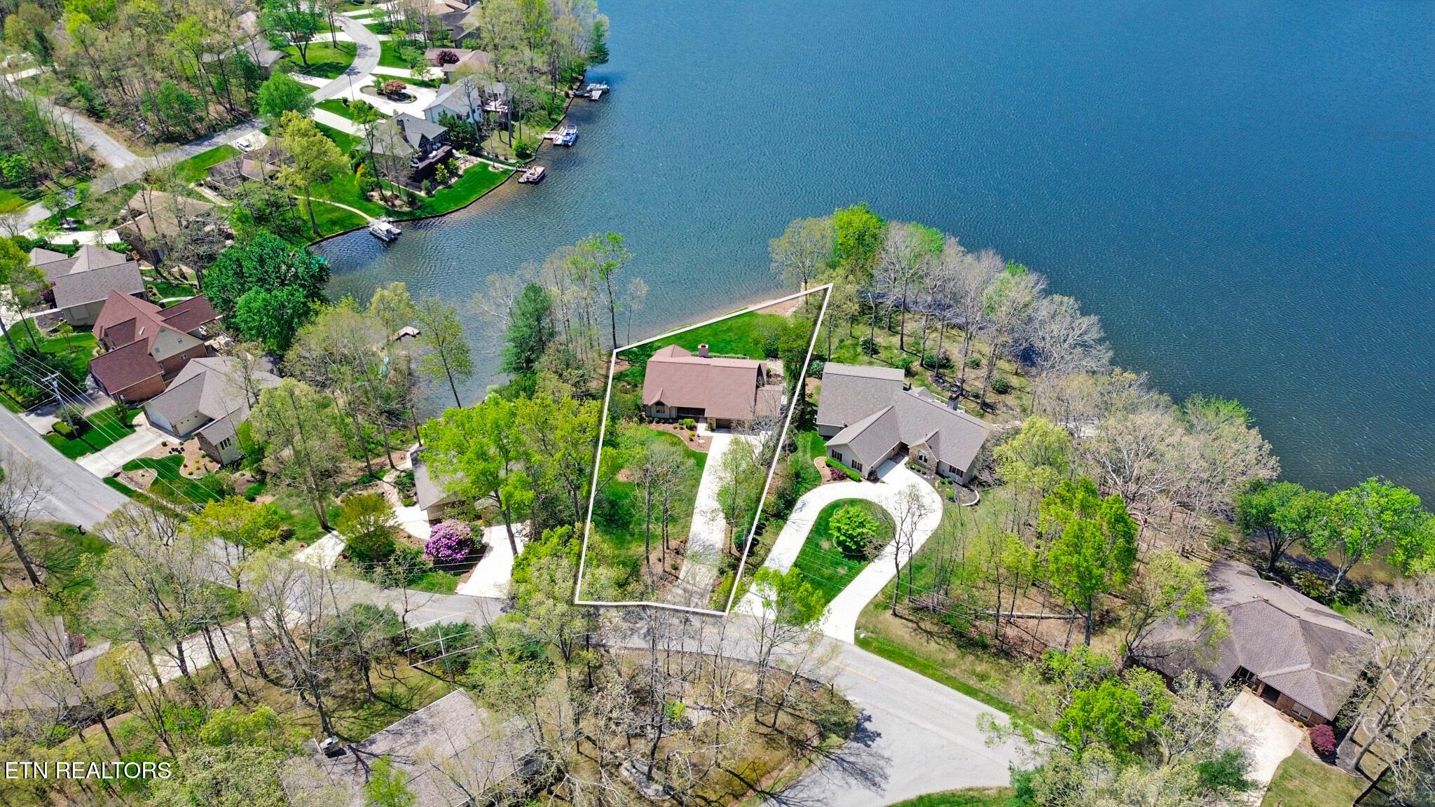 Image 2: On a .58 Acre Lot