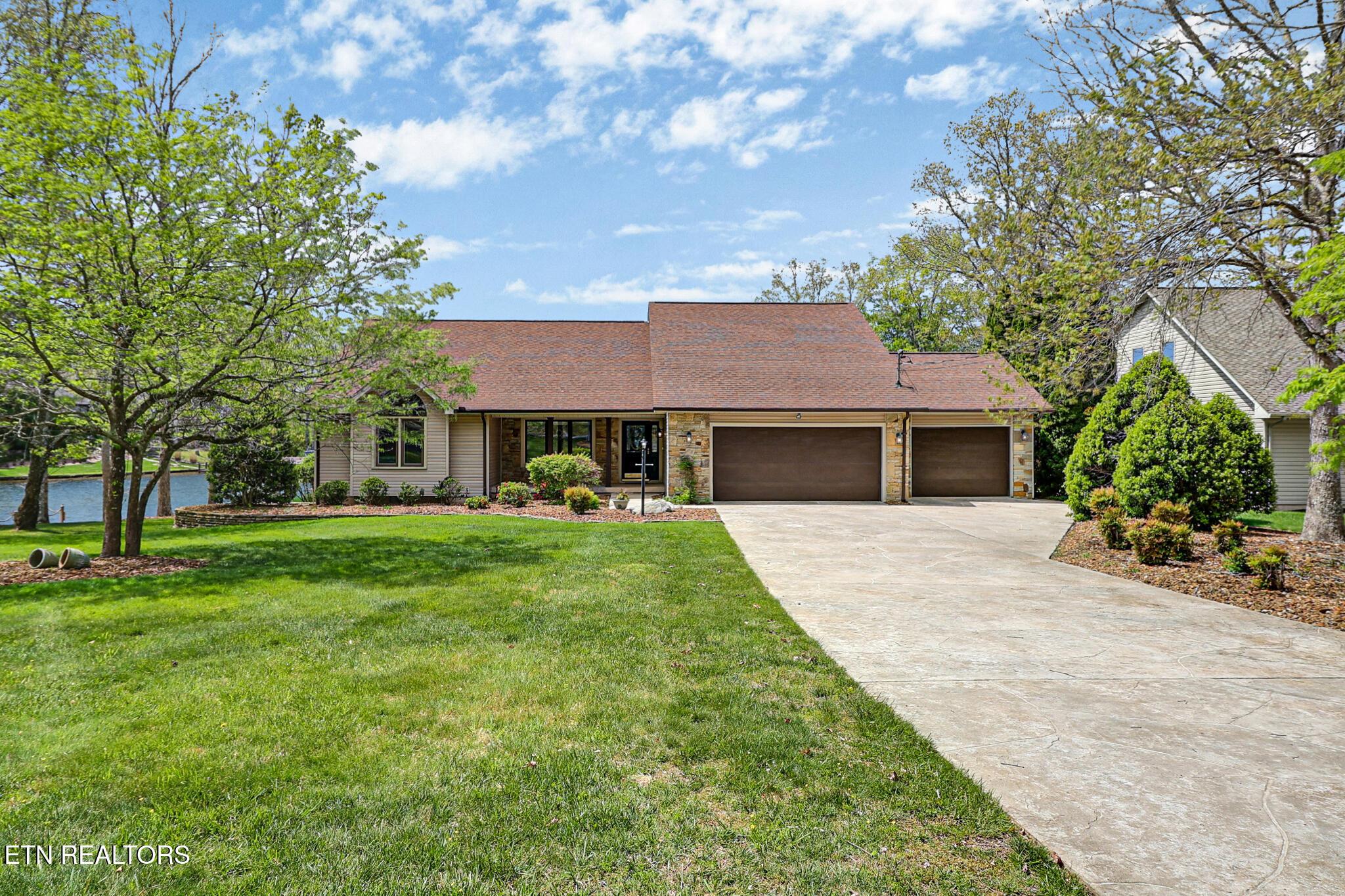 Image 4: Stamped Concrete Drive