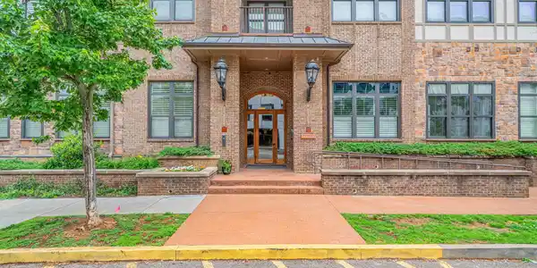 Image 2: Front Entry at CityView
