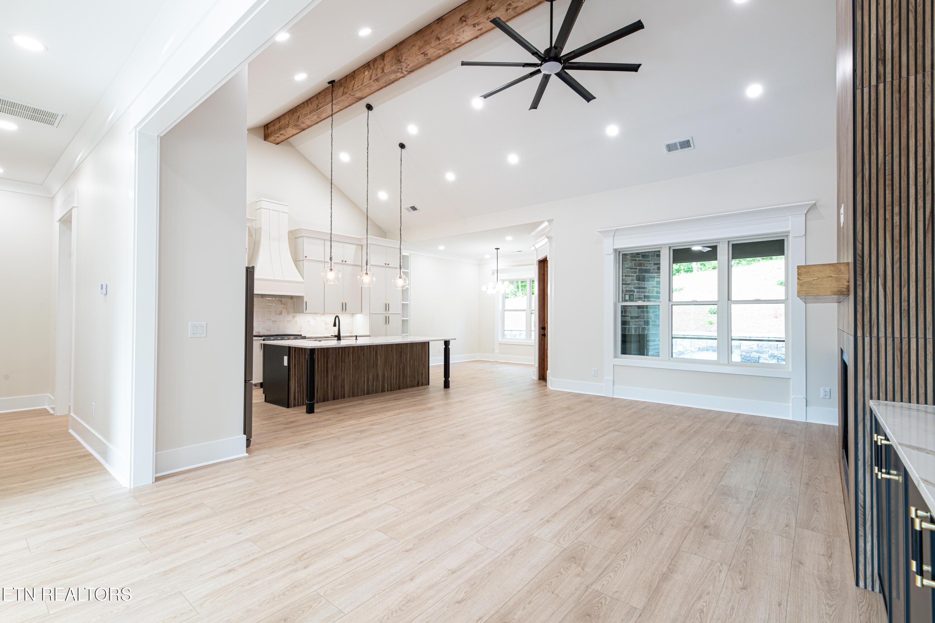 Image 4: LIVING RM