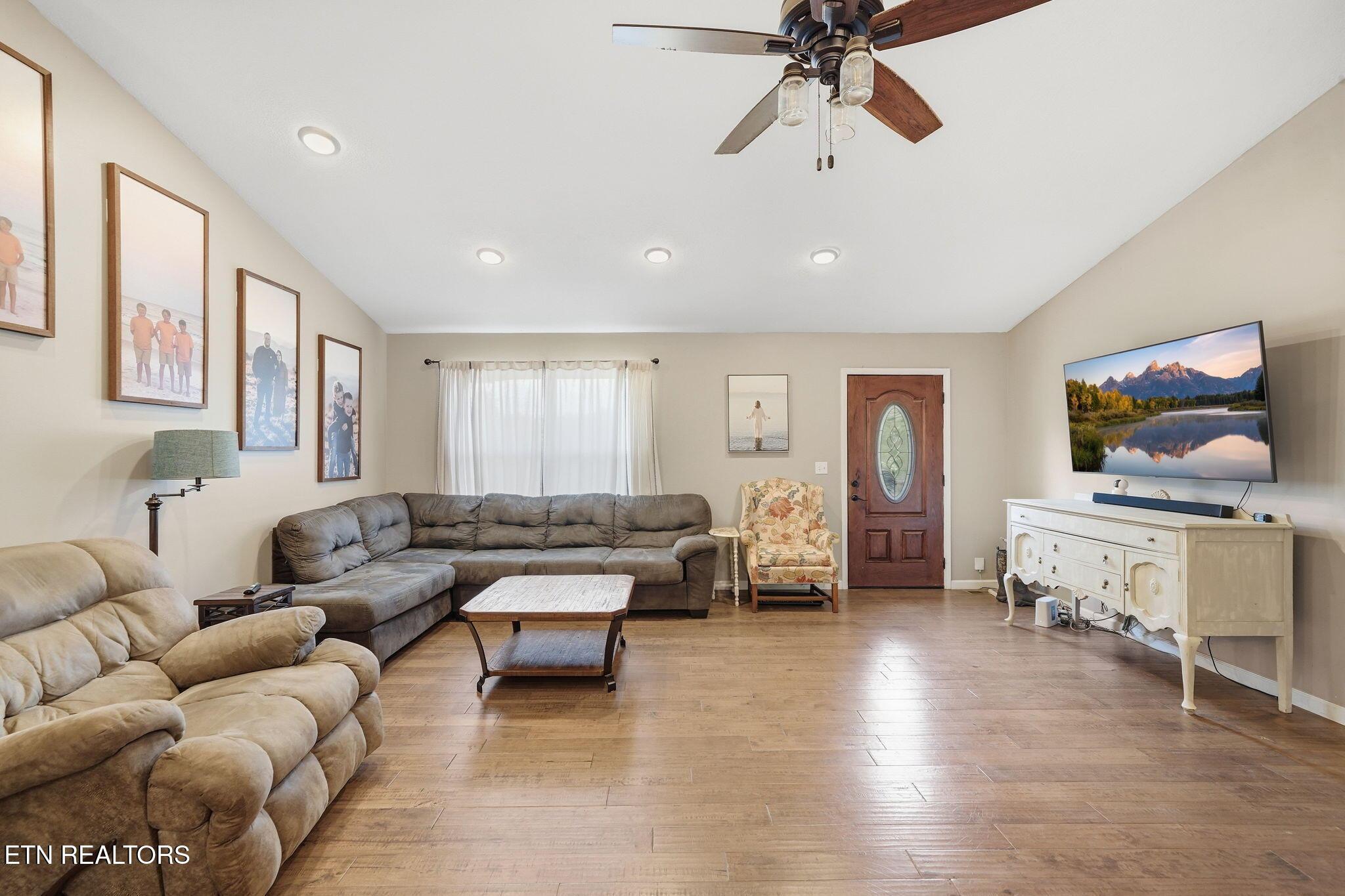 Image 4: 6-web-or-mls-012_DSC05477